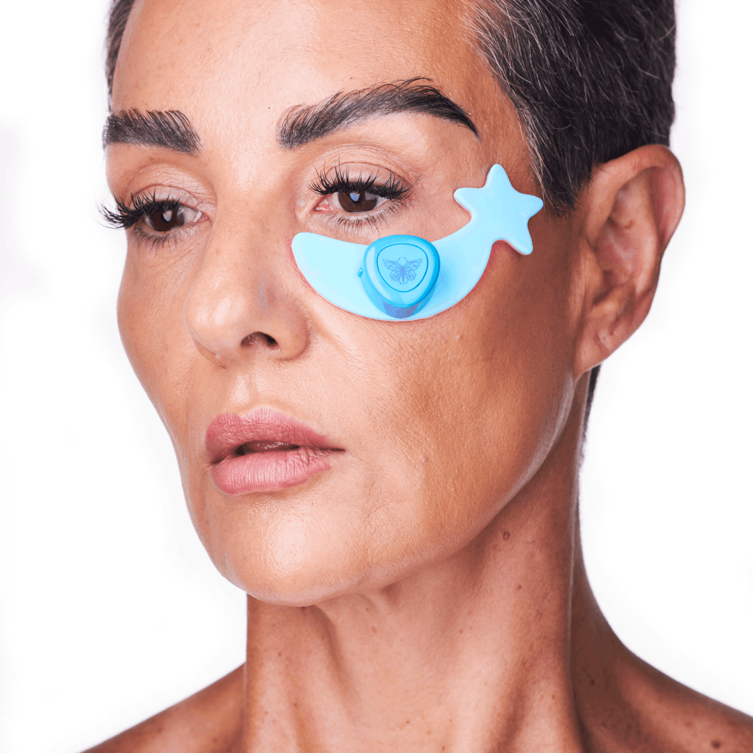Woman with eye device, 61A25552 fav.